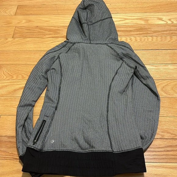 🍋Lululemon Pullover - Picture 5 of 6
